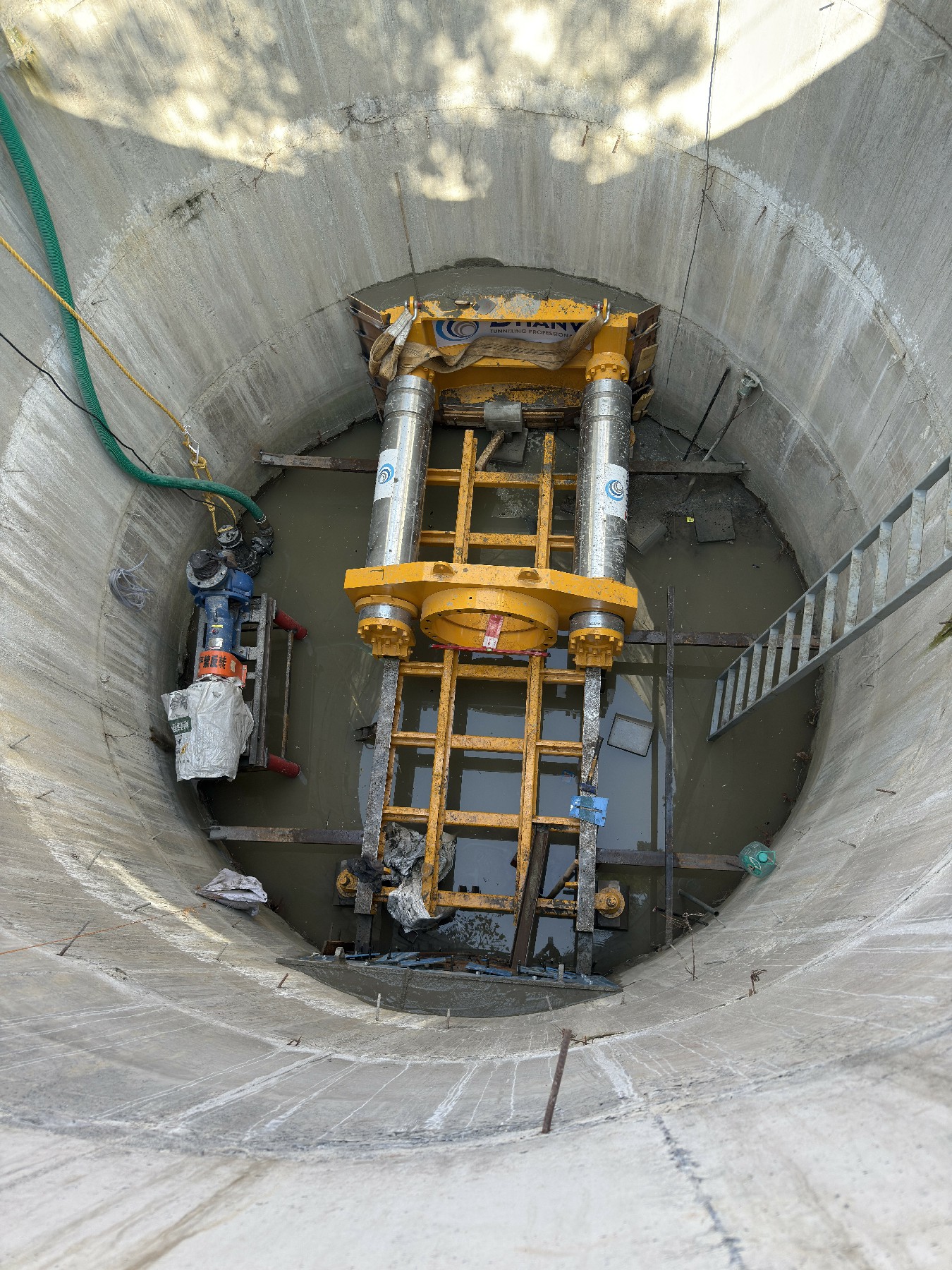 Underground pipe installation system